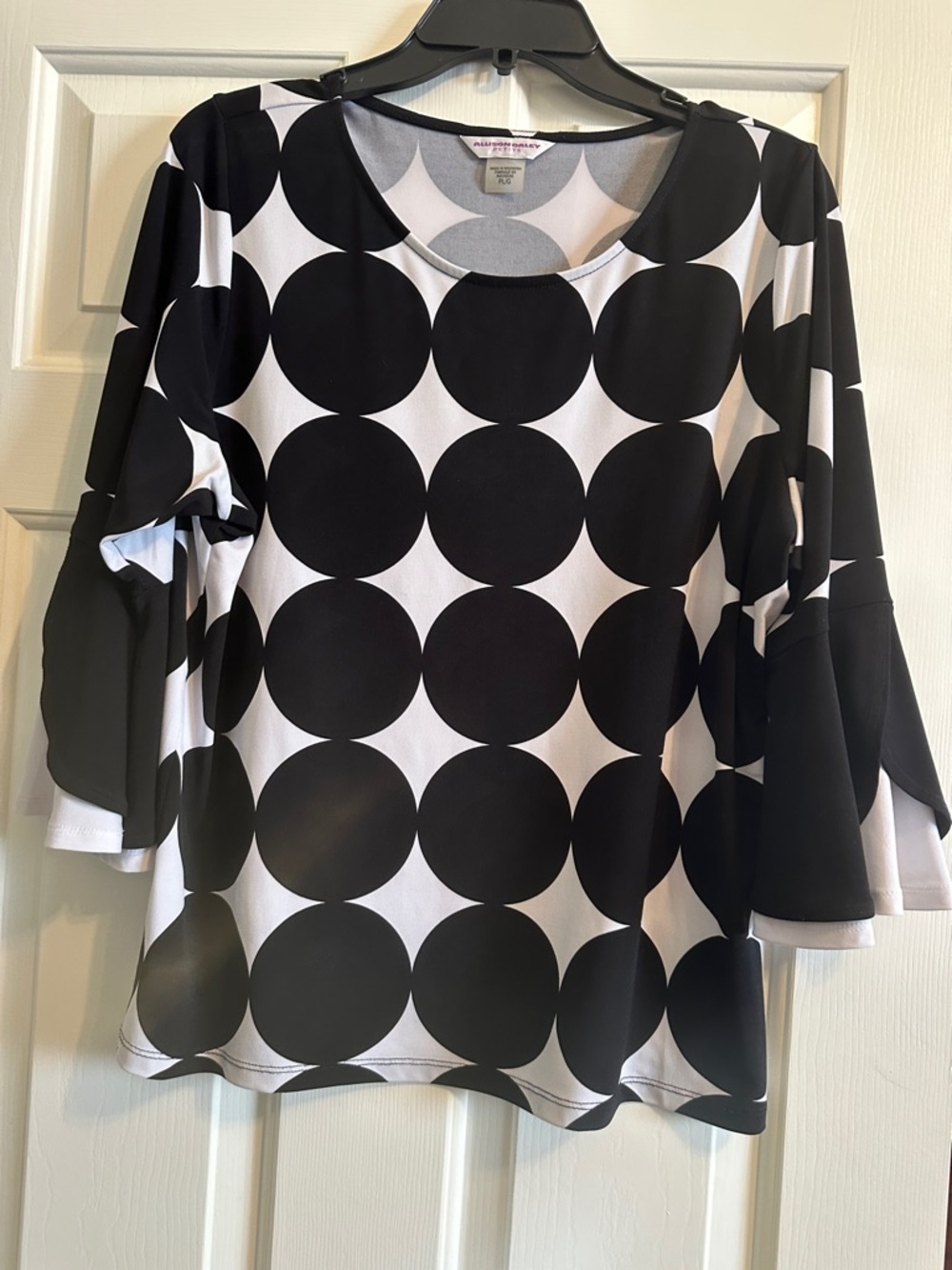 Black and White Polka Dot 3/4 Sleeve Top